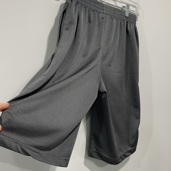 Boy’s size large Air Jordan basketball shorts 11” inseam gray - Picture 7 of 8